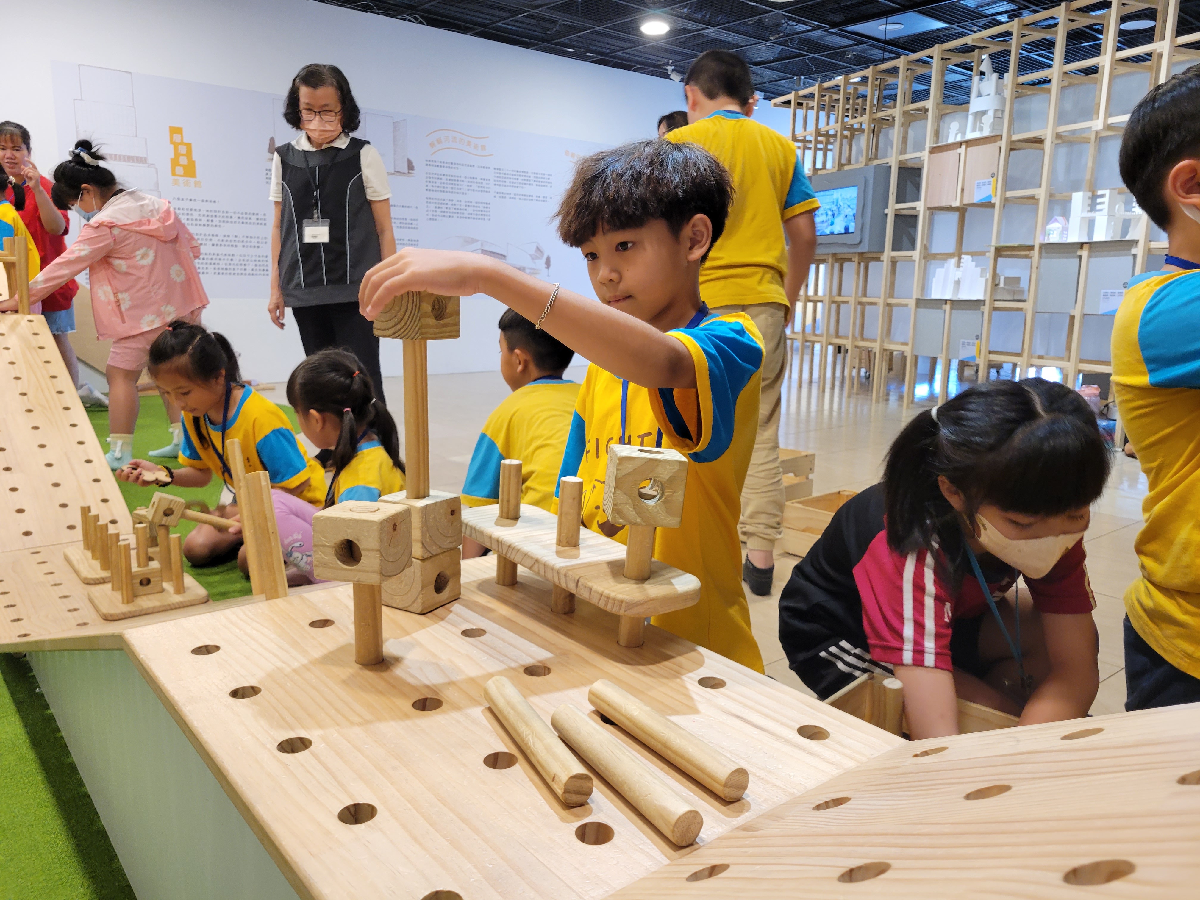 09_參觀新竹241藝術空間，動手做一幅屬於自己的展覽海報-1